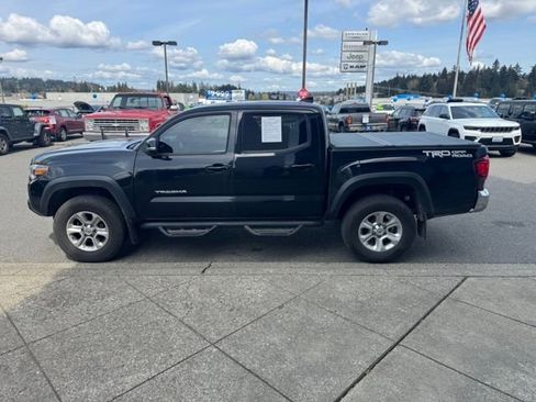 Used 2019 Toyota Tacoma TRD Off-Road image 5
