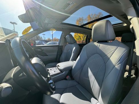 Certified 2022 Toyota Highlander Platinum image 24