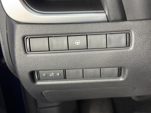 Used 2022 Nissan Rogue SV image 16