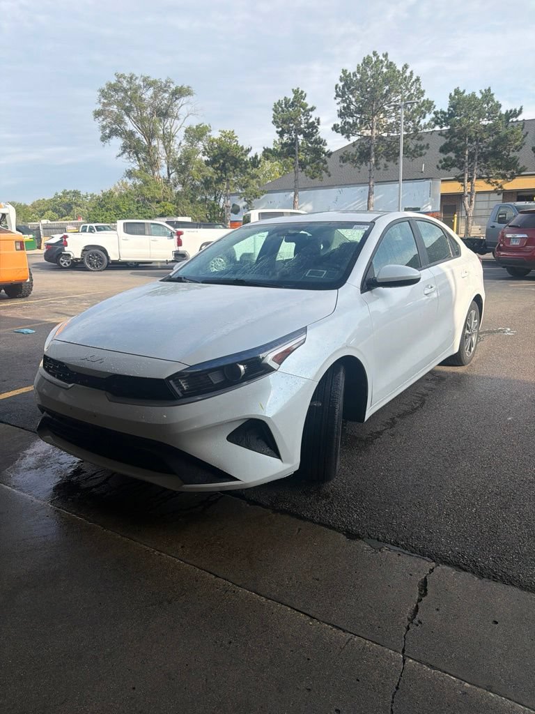 Used 2023 Kia Forte LXS FWD image 3