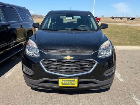 Used 2017 Chevrolet Equinox LS FWD image 2