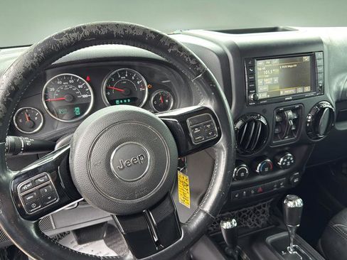 Used 2015 Jeep Wrangler Unlimited Sahara AWD/4WD image 13