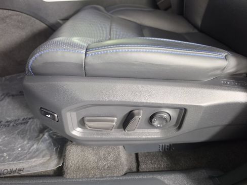 Used 2023 Toyota Tundra Platinum AWD/4WD image 9