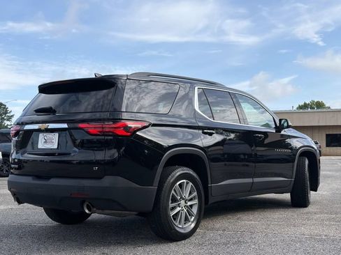 Used 2023 Chevrolet Traverse LT FWD image 9