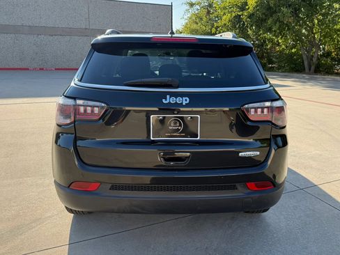 Used 2018 Jeep Compass Latitude w/ Cold Weather Group FWD image 5