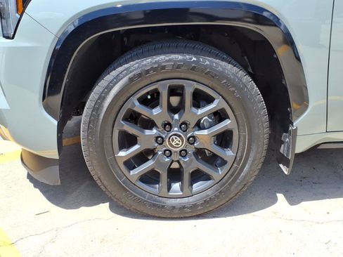 Used 2025 Toyota Sequoia Platinum AWD/4WD image 3