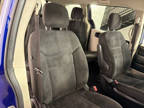 Used 2019 Dodge Grand Caravan SE w/ UConnect Hands-Free Group image 25