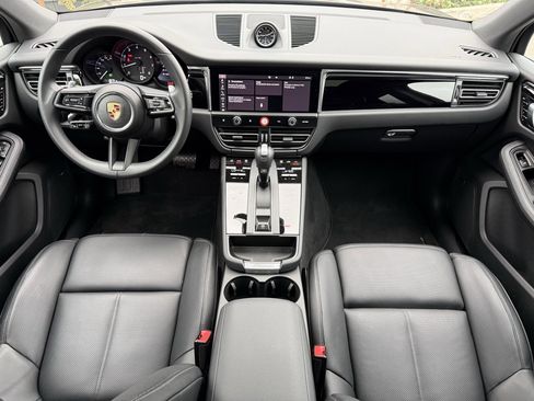 Used 2025 Porsche Macan image 14