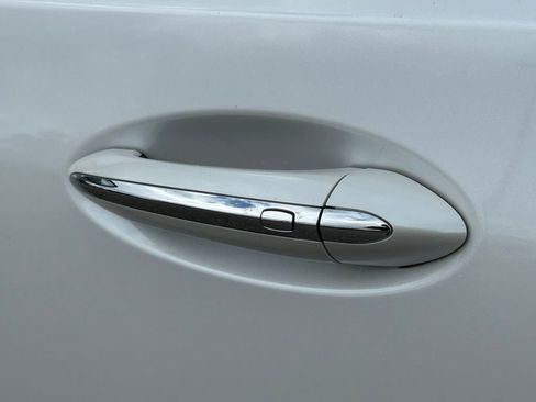 Used 2023 Buick Enclave Essence w/ Experience Buick Package FWD image 40