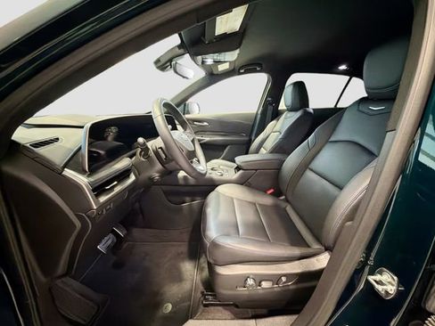 Used 2025 Cadillac XT4 Sport w/ Technology Package image 19