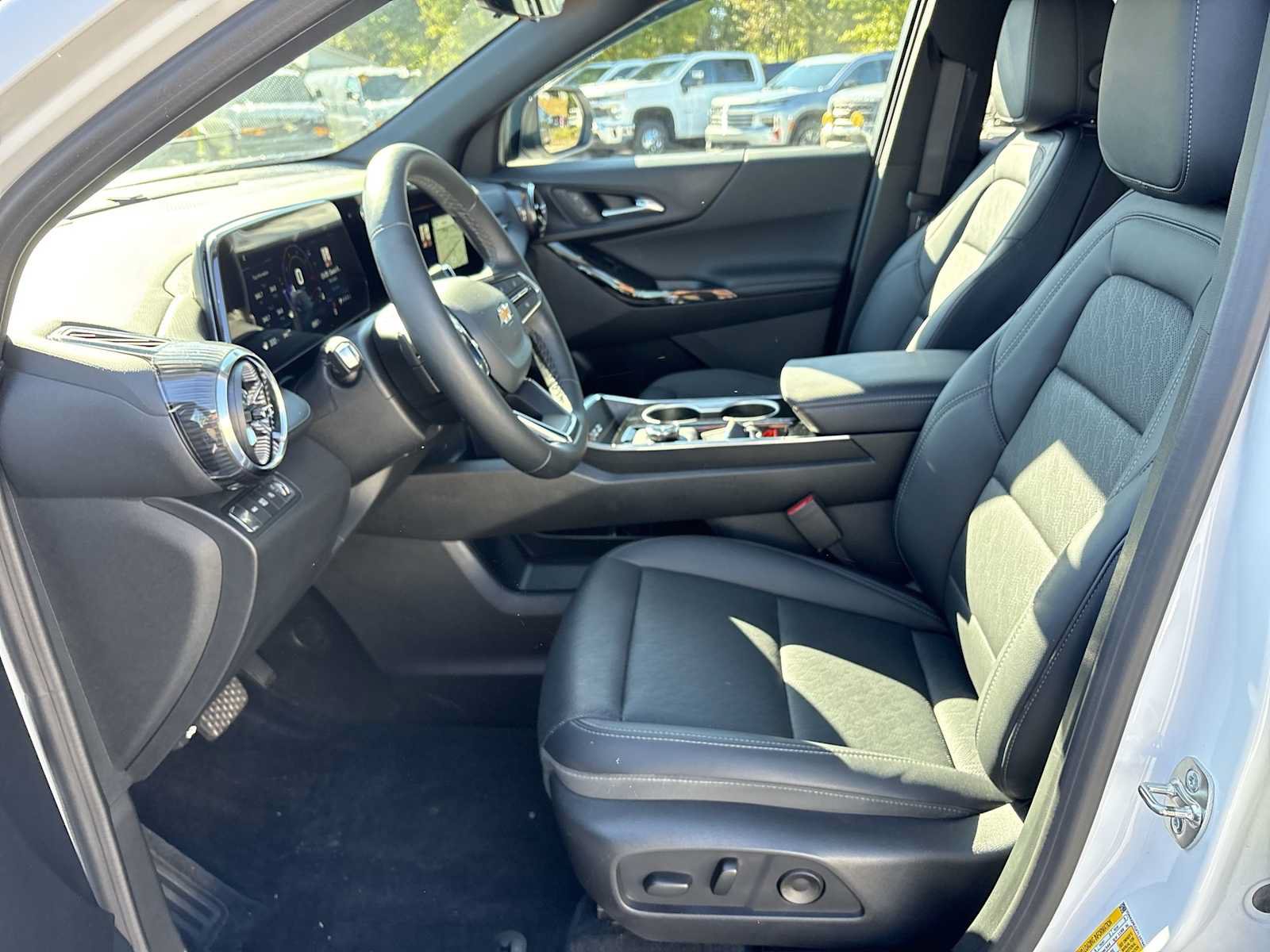 Used 2026 Chevrolet Equinox LT AWD/4WD image 19