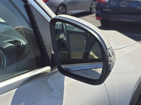 Used 2022 Mercedes-Benz GLB 250 4MATIC image 17