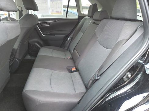Used 2025 Toyota RAV4 XLE AWD/4WD image 11