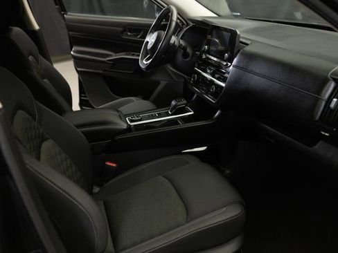 Used 2024 Nissan Pathfinder SV AWD/4WD image 21