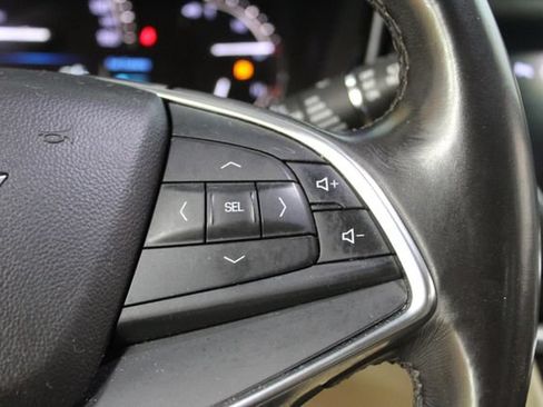 Used 2018 Cadillac XT5 Luxury w/ Driver Awareness Package AWD/4WD image 19