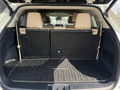 Used 2020 Toyota Highlander XLE image 32