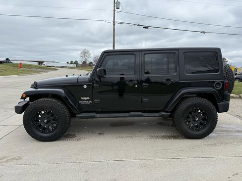 Used 2013 Jeep Wrangler Unlimited Sahara w/ Dual Top Group AWD/4WD image 8