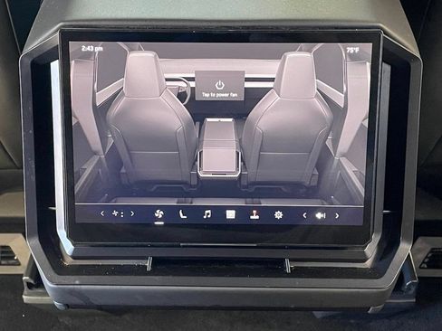 Used 2024 Tesla Cybertruck AWD Crew Cab image 21