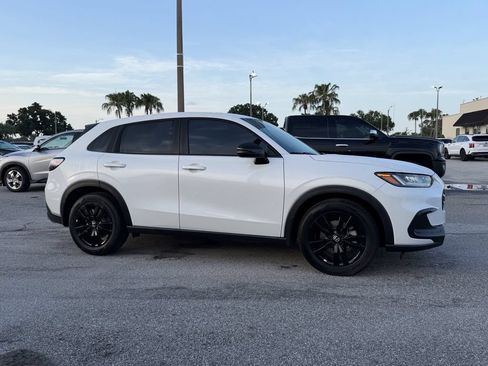 Used 2023 Honda HR-V Sport image 2