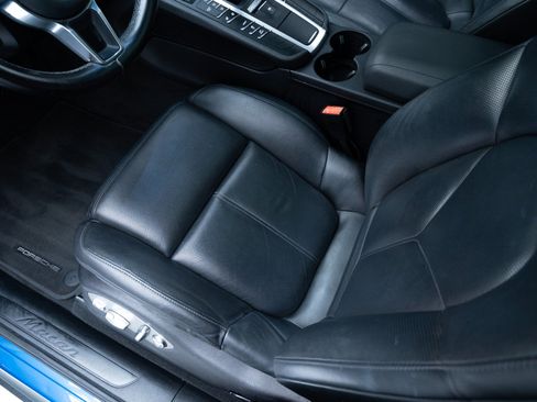 Certified 2021 Porsche Macan image 16