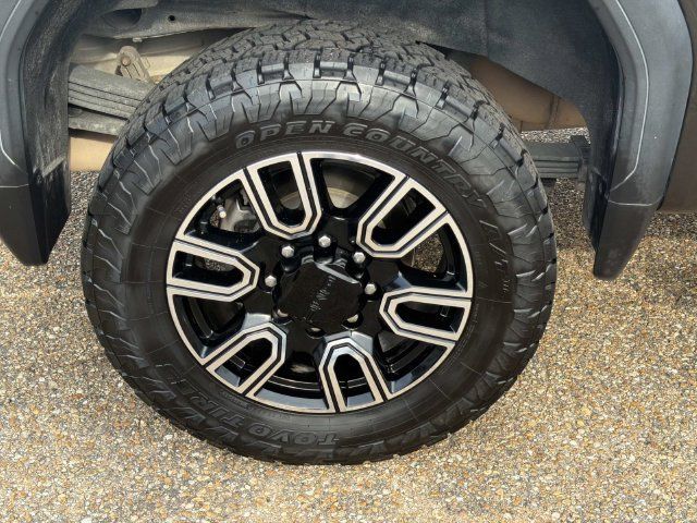 Used 2020 GMC Sierra 2500 AT4 w/ AT4 Premium Package AWD/4WD image 5