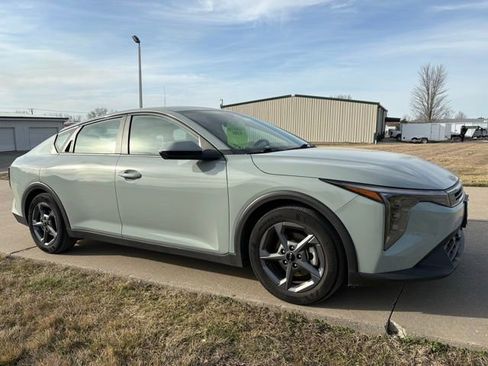 Used 2025 Kia K4 FWD image 3