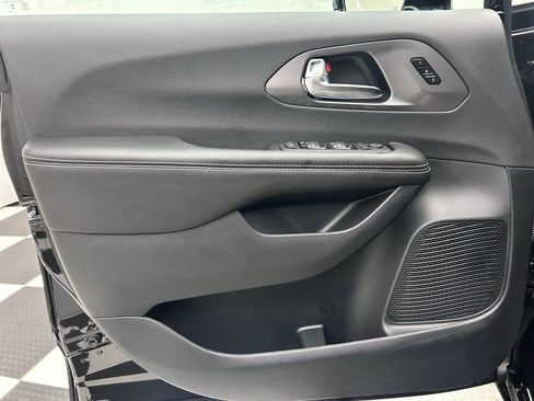 New 2026 Chrysler Pacifica Select image 11
