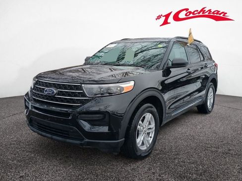 Used 2022 Ford Explorer XLT w/ Class IV Trailer Tow Package image 3