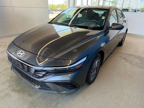 Used 2024 Hyundai Elantra SEL FWD image 4