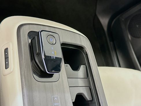 Used 2023 Nissan Ariya AWD image 25