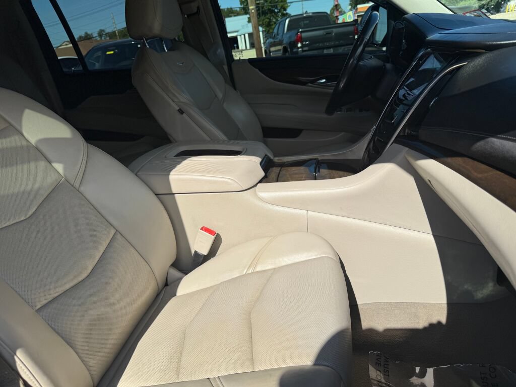 Used 2018 Cadillac Escalade ESV Premium Luxury w/ LPO, Radiant Package AWD/4WD image 30