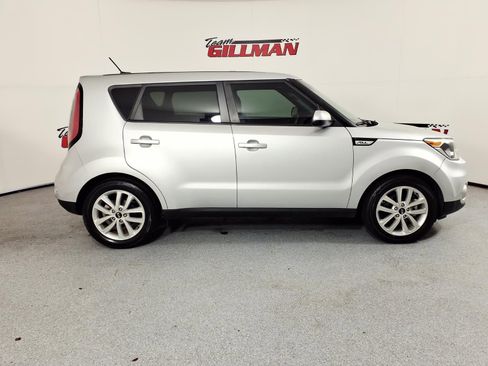 Used 2017 Kia Soul + FWD image 5