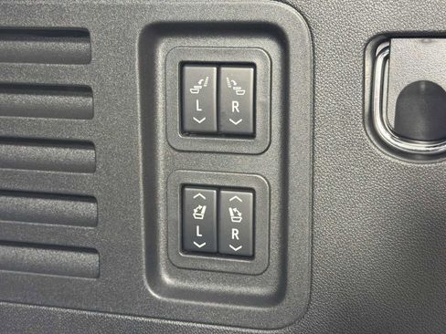 Used 2025 Buick Enclave Sport Touring w/ Power Package FWD image 18