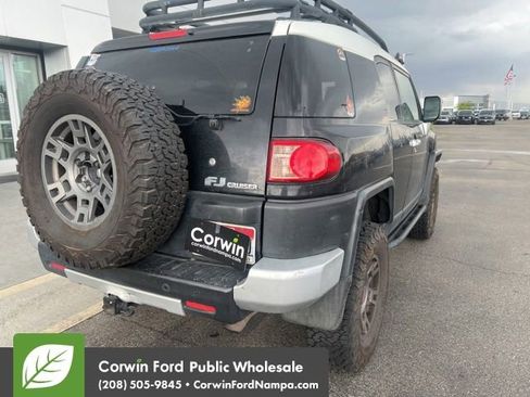 Used 2007 Toyota FJ Cruiser 4WD image 7