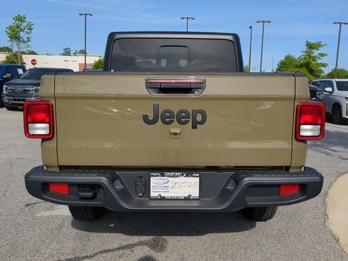 New 2025 Jeep Gladiator Sport image 5