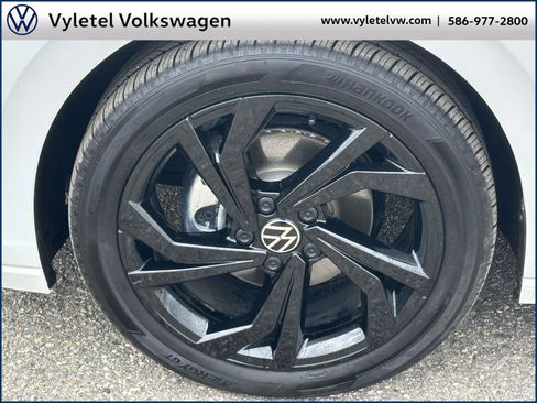 Certified 2025 Volkswagen Jetta SE w/ Sunroof Package image 7