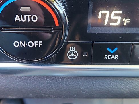 Used 2023 Nissan Rogue SL w/ SL Premium Package image 14