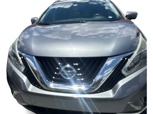 Used 2018 Nissan Murano SV w/ Premium Package FWD image 2