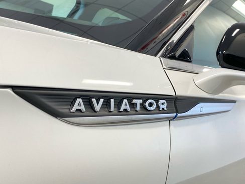 Certified 2025 Lincoln Aviator AWD image 14