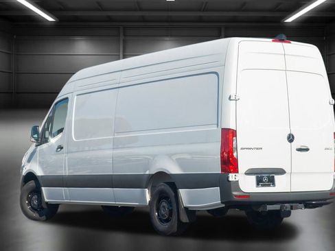 Used 2025 Mercedes-Benz Sprinter 2500 image 10