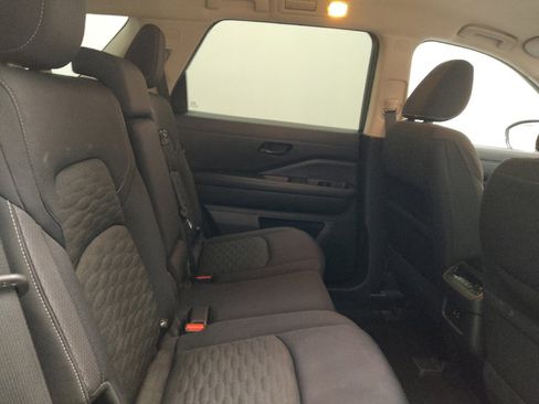 Used 2023 Nissan Pathfinder SV image 19