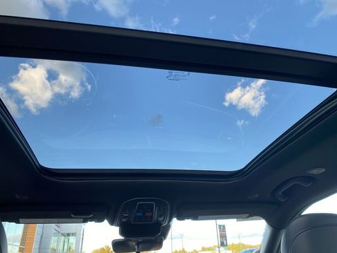 New 2025 Jeep Grand Cherokee Limited w/ Black Appearance Package image 19