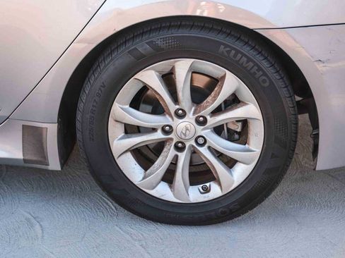Used 2013 Hyundai Genesis 3.8 RWD image 9