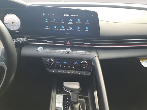 Used 2024 Hyundai Elantra Limited image 11