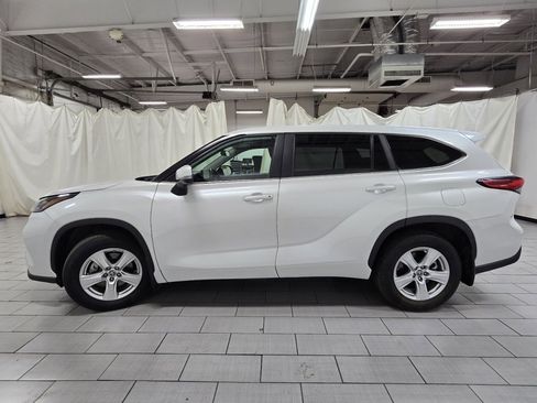 Certified 2023 Toyota Highlander LE image 12