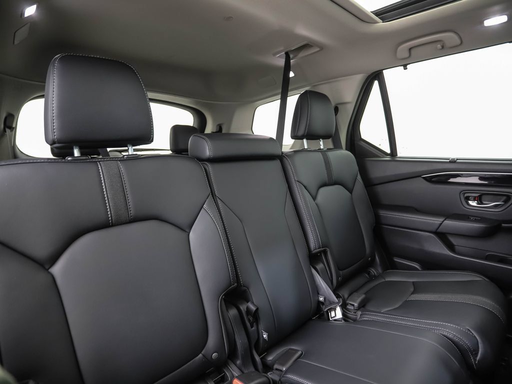 Used 2023 Honda Pilot Touring image 29