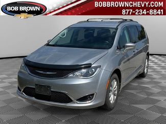 Used 2017 Chrysler Pacifica Touring-L FWD video 1