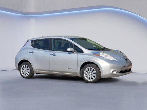 Used 2015 Nissan Leaf S w/ Charge Package FWD image 3