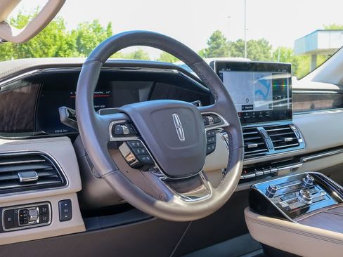 Used 2023 Lincoln Navigator L Reserve AWD/4WD image 31