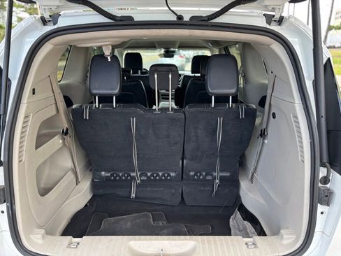 Used 2022 Chrysler Pacifica Touring-L FWD image 15